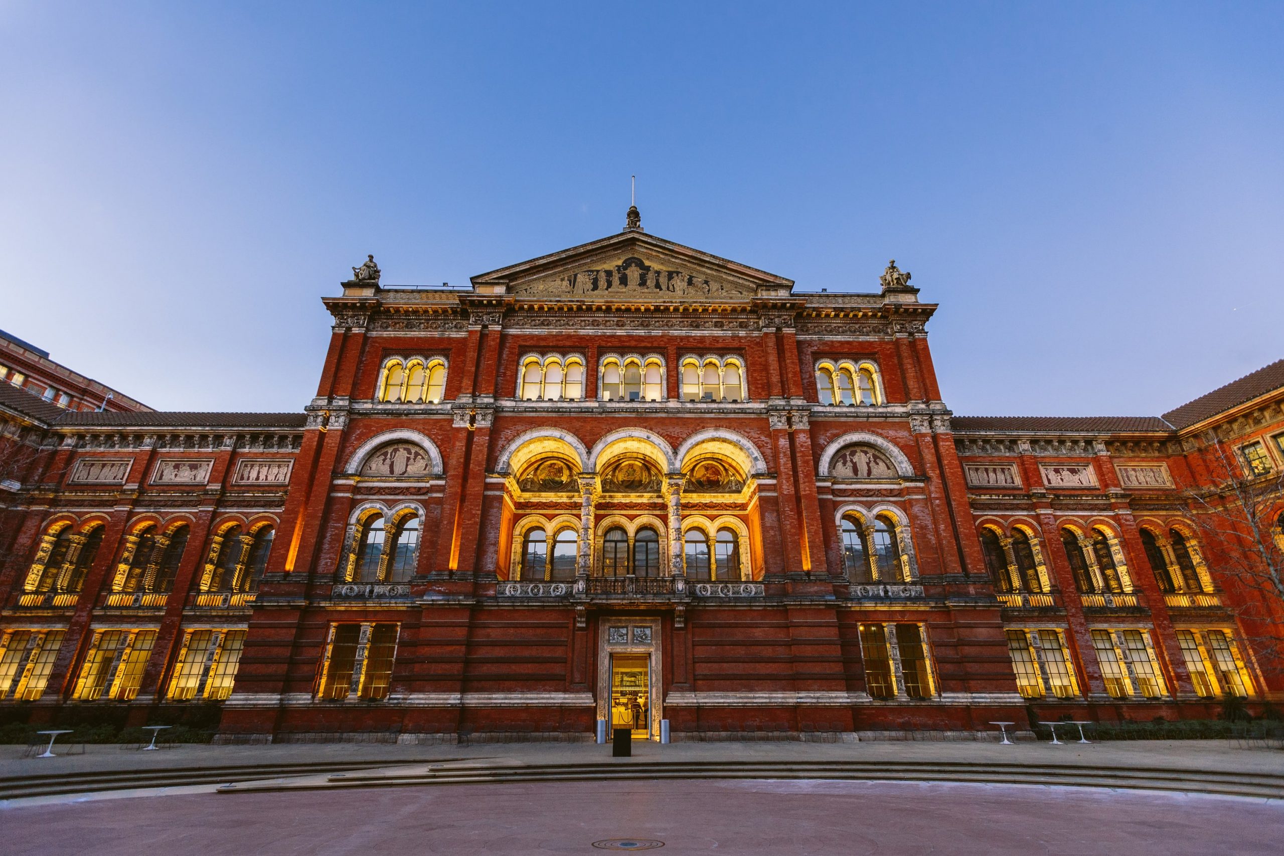 Victoria& Albert museum (V&A)-min